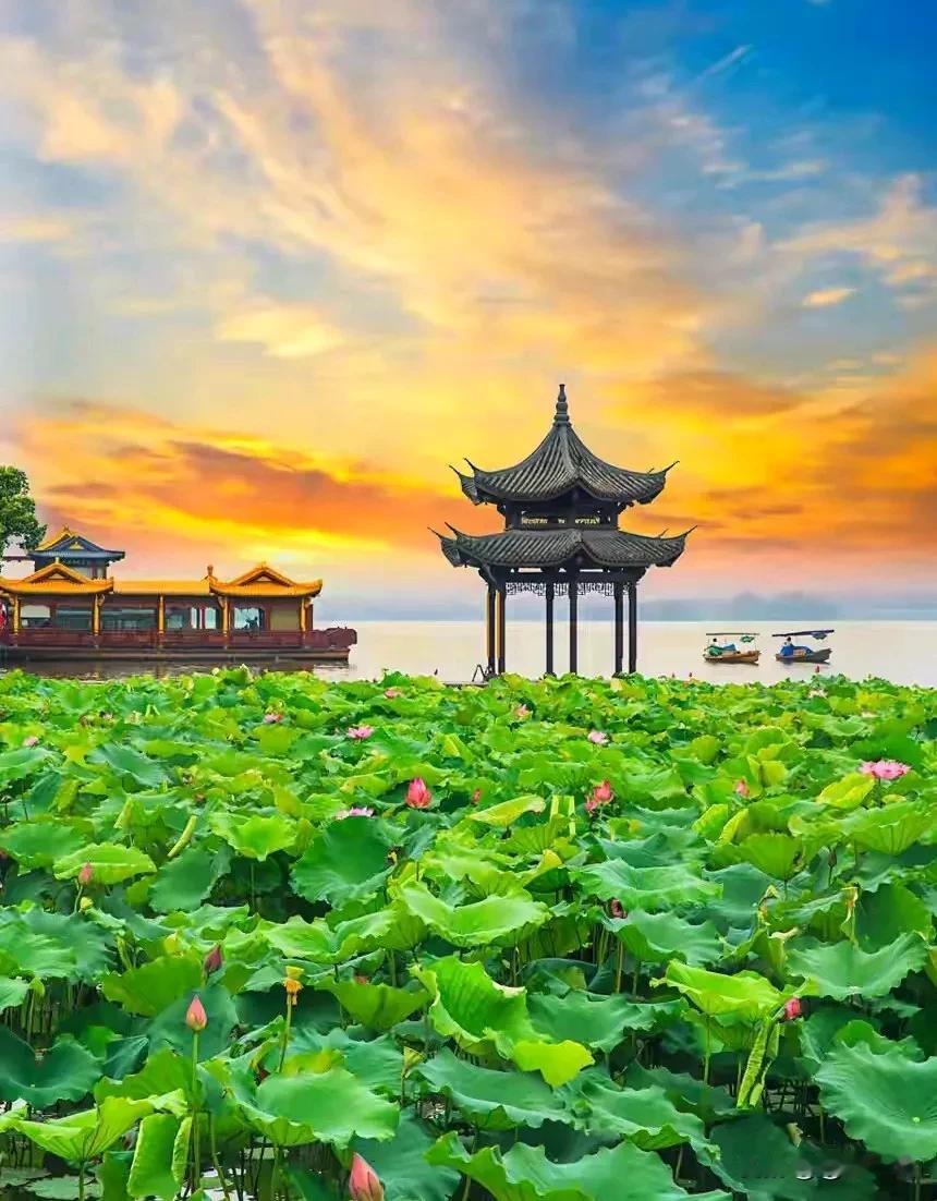 中国最美的十大城市，
快看看你最想去哪些：

1、第一个：北国风光之美——黑龙江