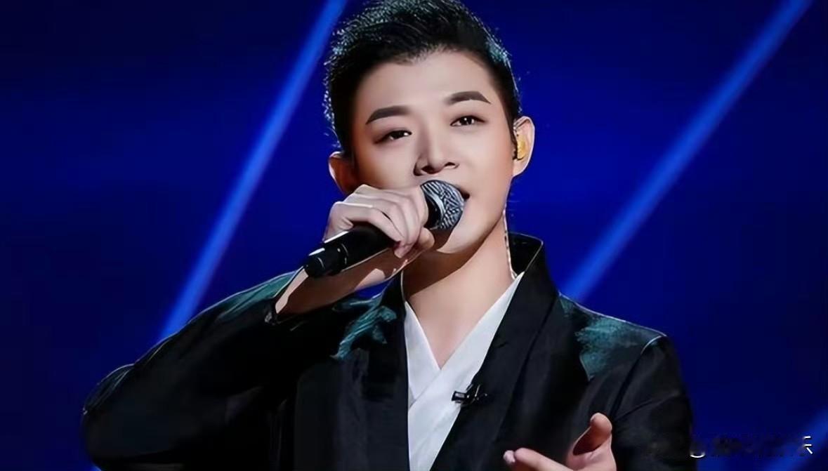 霍尊此次复出，于众多乐迷而言，无疑是一大喜讯，也算是为他正了名、还了公道。霍尊的