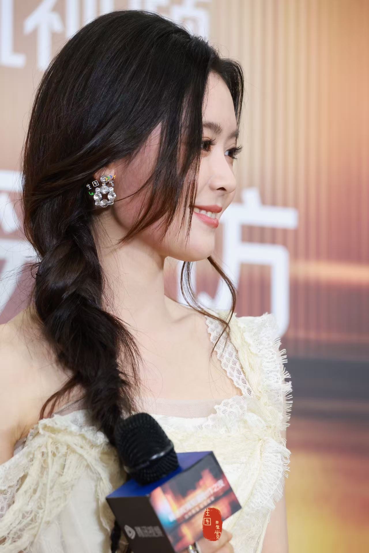 翟一莹亮相宁波短剧盛典侧颜绝美腾讯视频短剧创作之夜