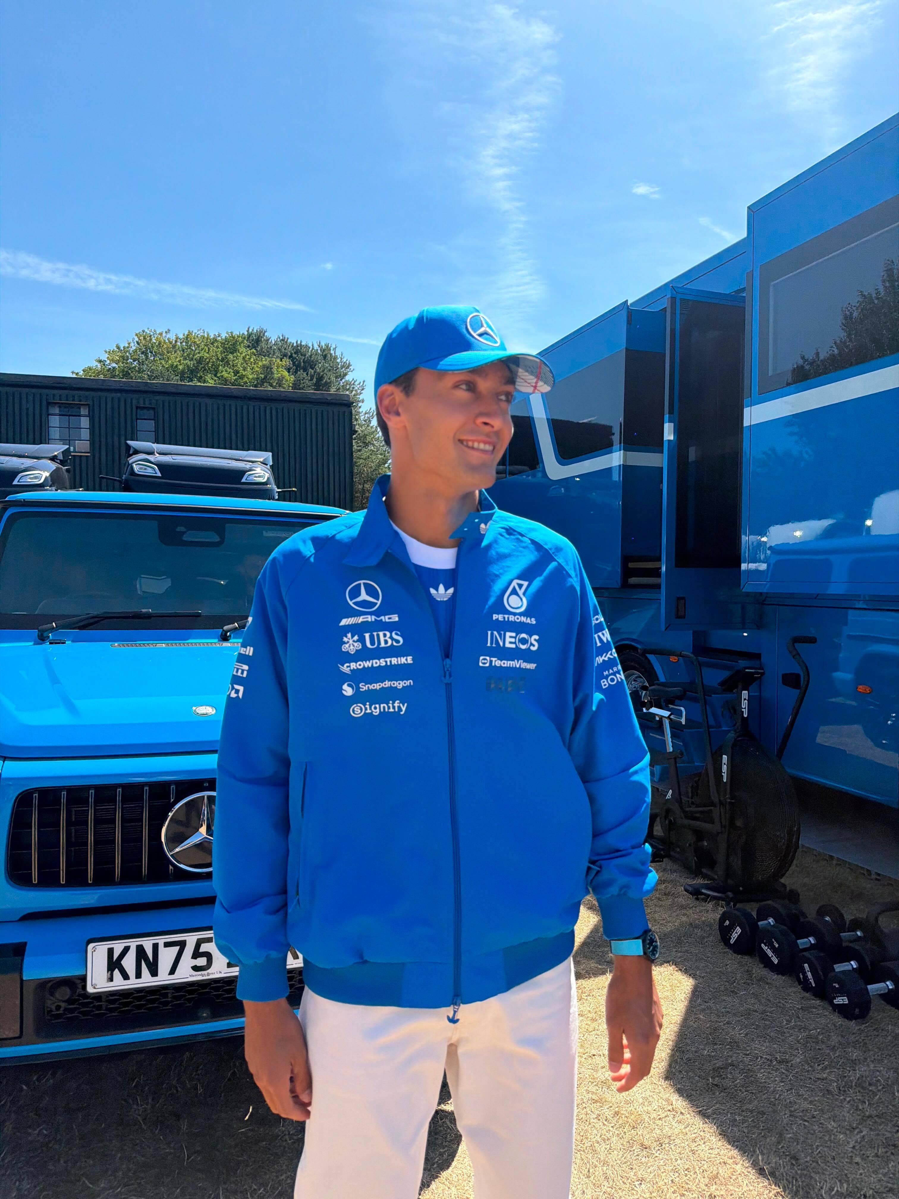 georgerussell63发布一则👇🏻Silverstone blue 