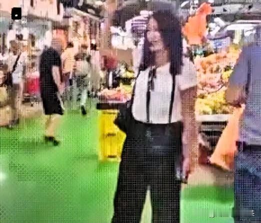 以色列街头悲剧，
以色列发生一起令人痛心的事件：一名亚裔二犹太妇女在街上为以色列