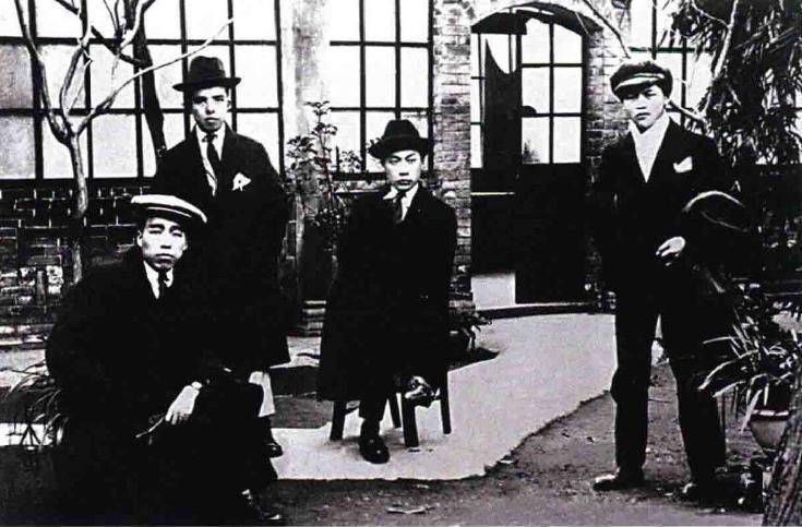 1922年，陈毅在重庆《新蜀报》任主笔，极力宣传进步思想，揭露黑暗统治，同年12