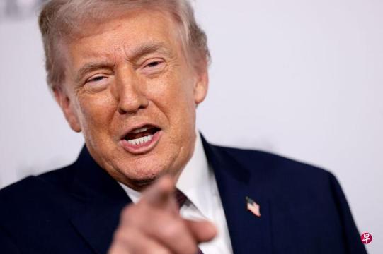 特朗普终于忍不住了，公开警告正在访华的英国首相了！1月29日，美国总统特朗普警告