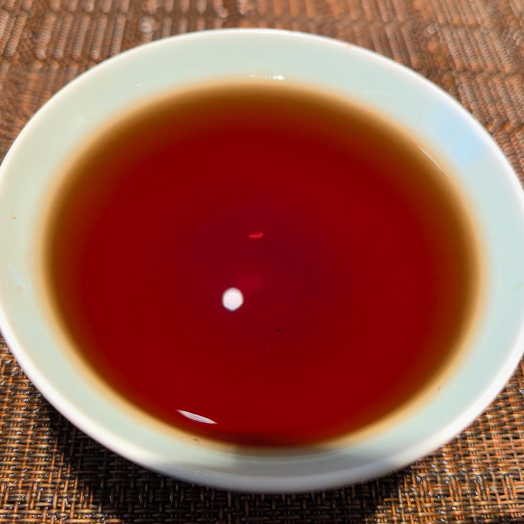 过年多喝茶，少说话。
过年，大多数的不愉快，皆因，管不住自己的嘴，一说就停不下来