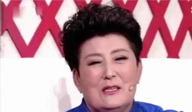 1998年，51岁的德德玛在日本演出突发脑溢血，被紧急送医后昏迷了9天，她的丈夫