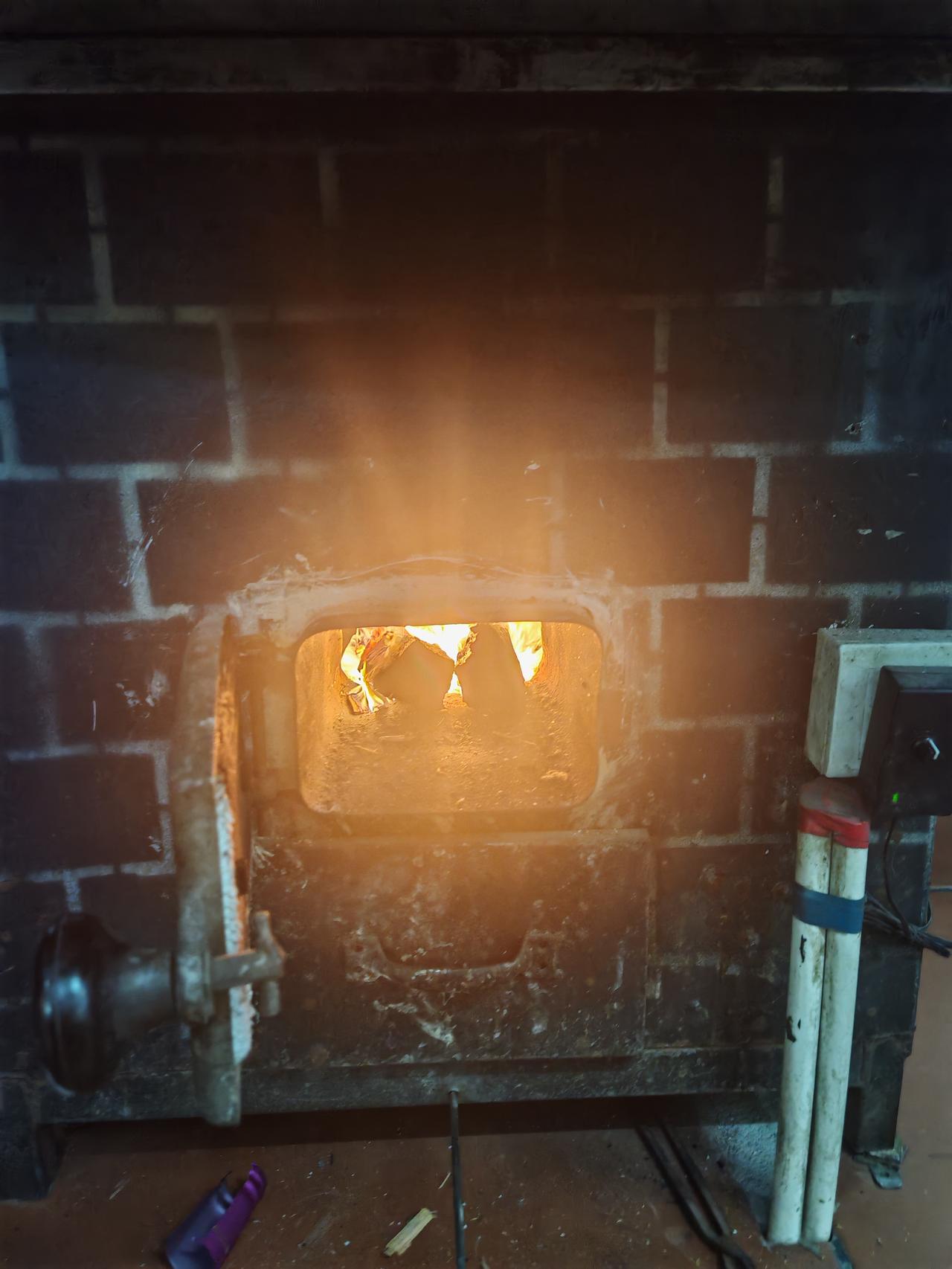 看到了曙光静候大阳光

前期的热点，都成了市场最大的空头。

这也是市场震荡消化