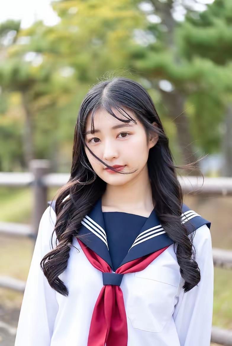校园少女风，青春洋溢的校服照