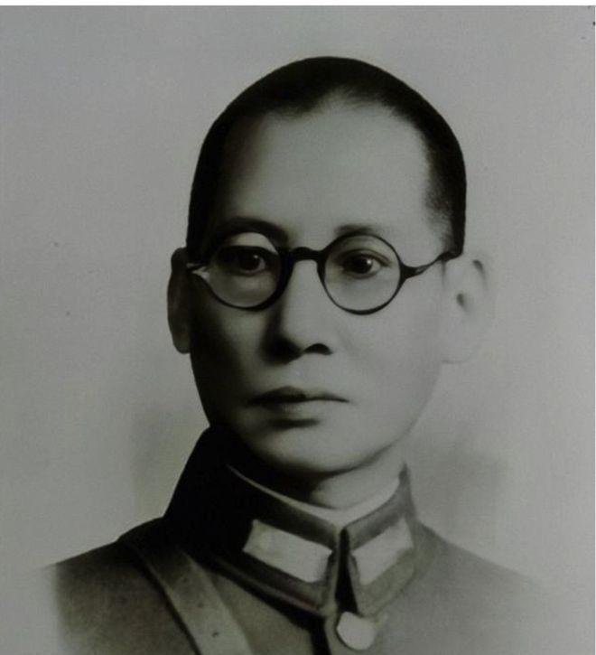 1949年香港，毛人凤精心布置的刺杀龙云计划，因为内线蒋唯生行动反常，被龙云儿媳