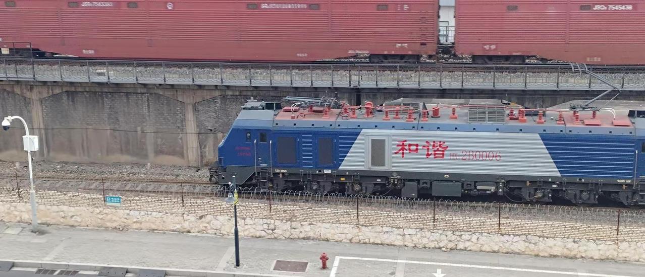 和谐2B型电力机车，又称HXD2B型电力机车，是由中国北车集团大同电力机车有限责