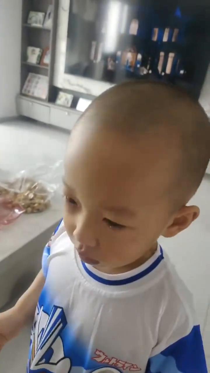 这些电视大伙供应谁都可以看的，不看不看它不看了，什么也不用想，电视还不行。