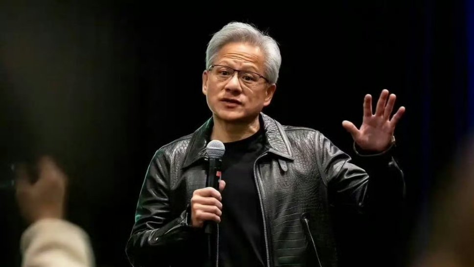 英伟达黄仁勋评价韬定律韬定律的提出，实质上是为受制于先进制程封锁的中国半导体产业