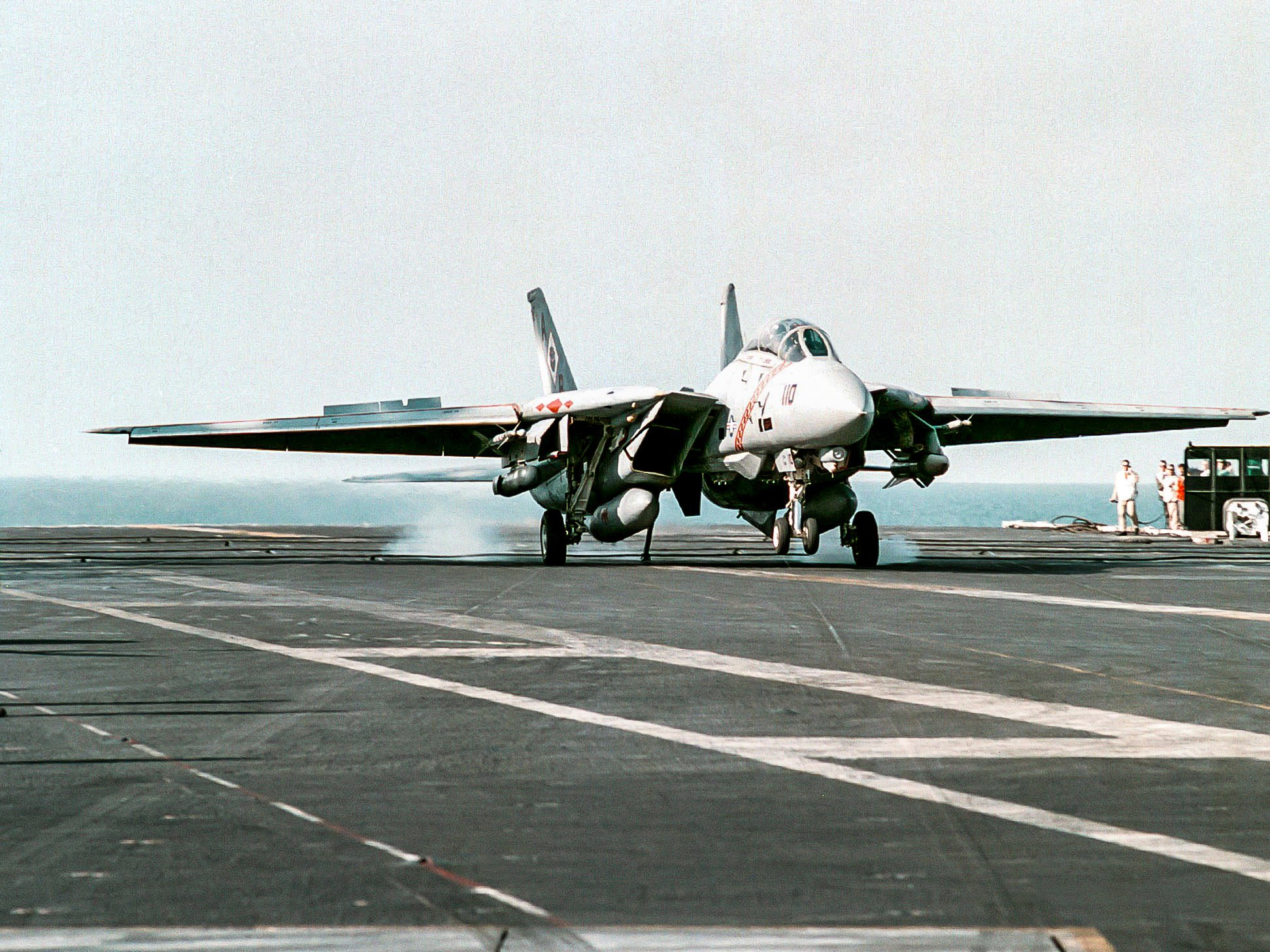 猫宁。VF-102中队旗下 F-14大猫着舰瞬间 ​​​