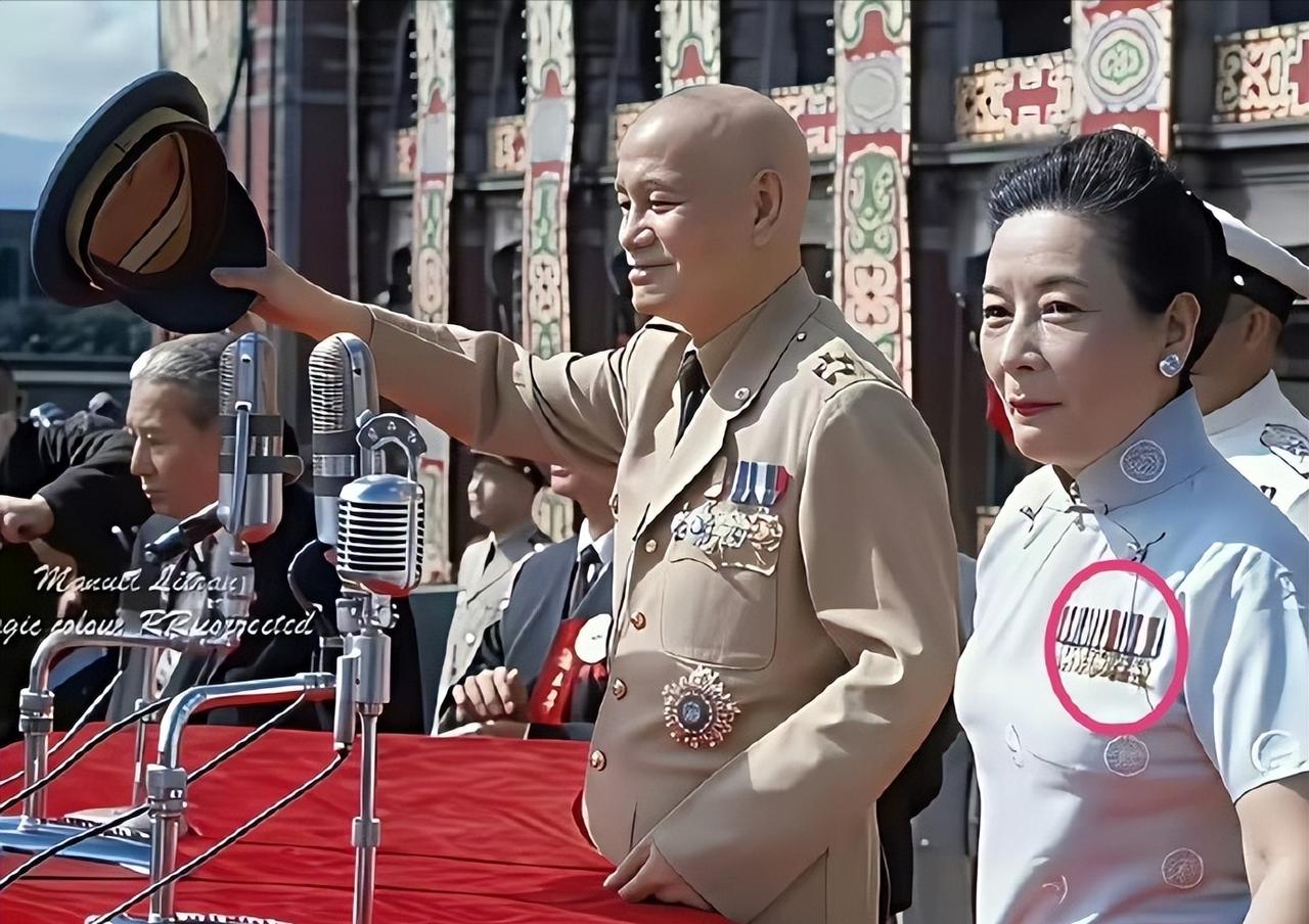 可能没人知道，宋美龄可是正儿八经的国军空军中将啊！请看下图。是老蒋亲授的。