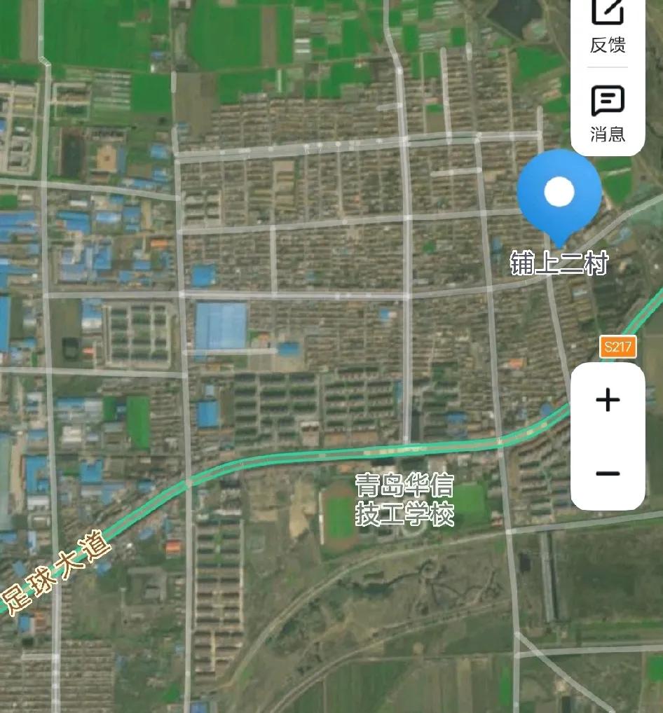 铺上二村位于青岛胶州市铺集镇政府驻地，东傍胶河，南依朱诸路，西邻铺上一村，北邻铺