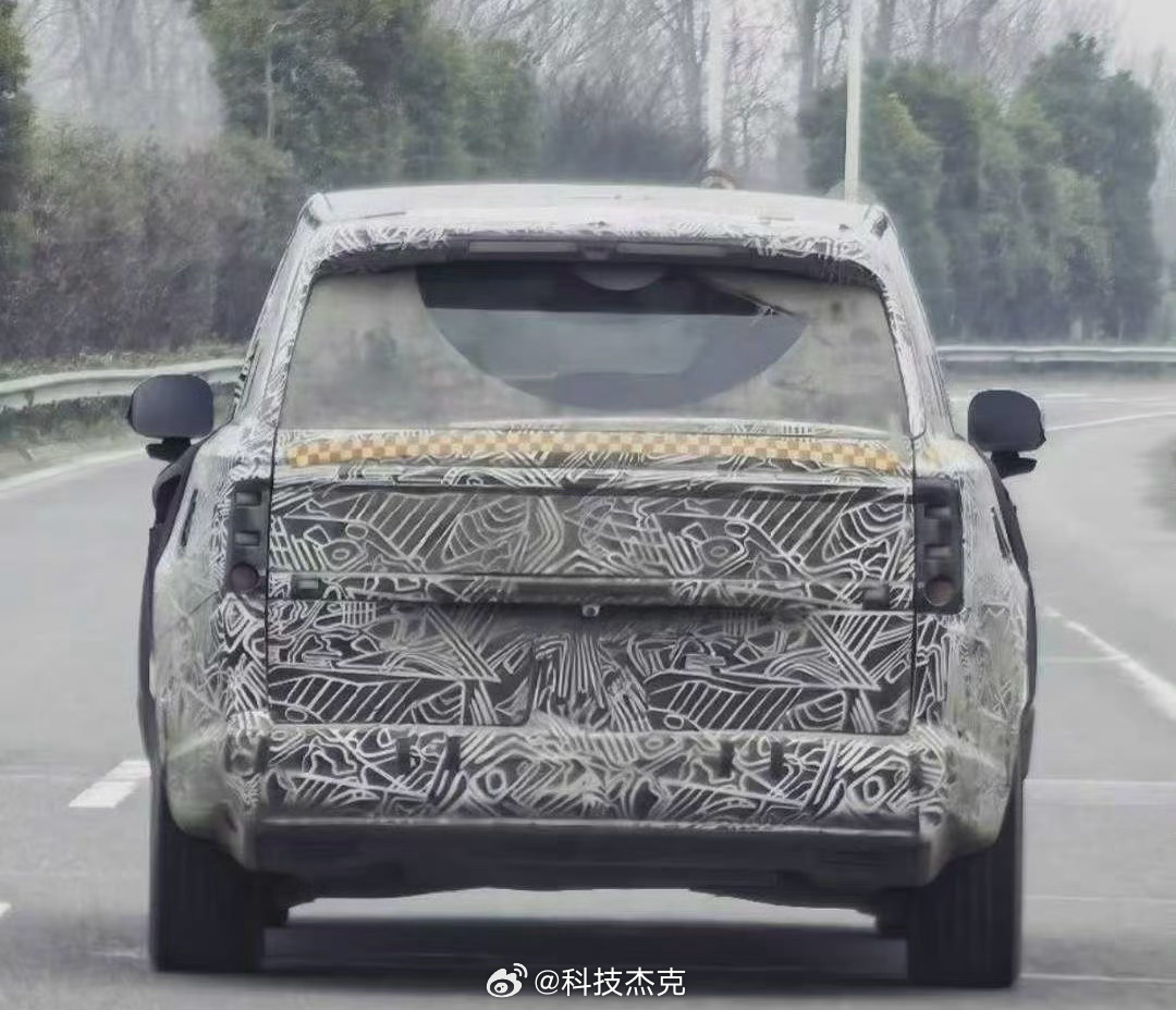 小米YU9实车，这颜值打几分？小米YU9