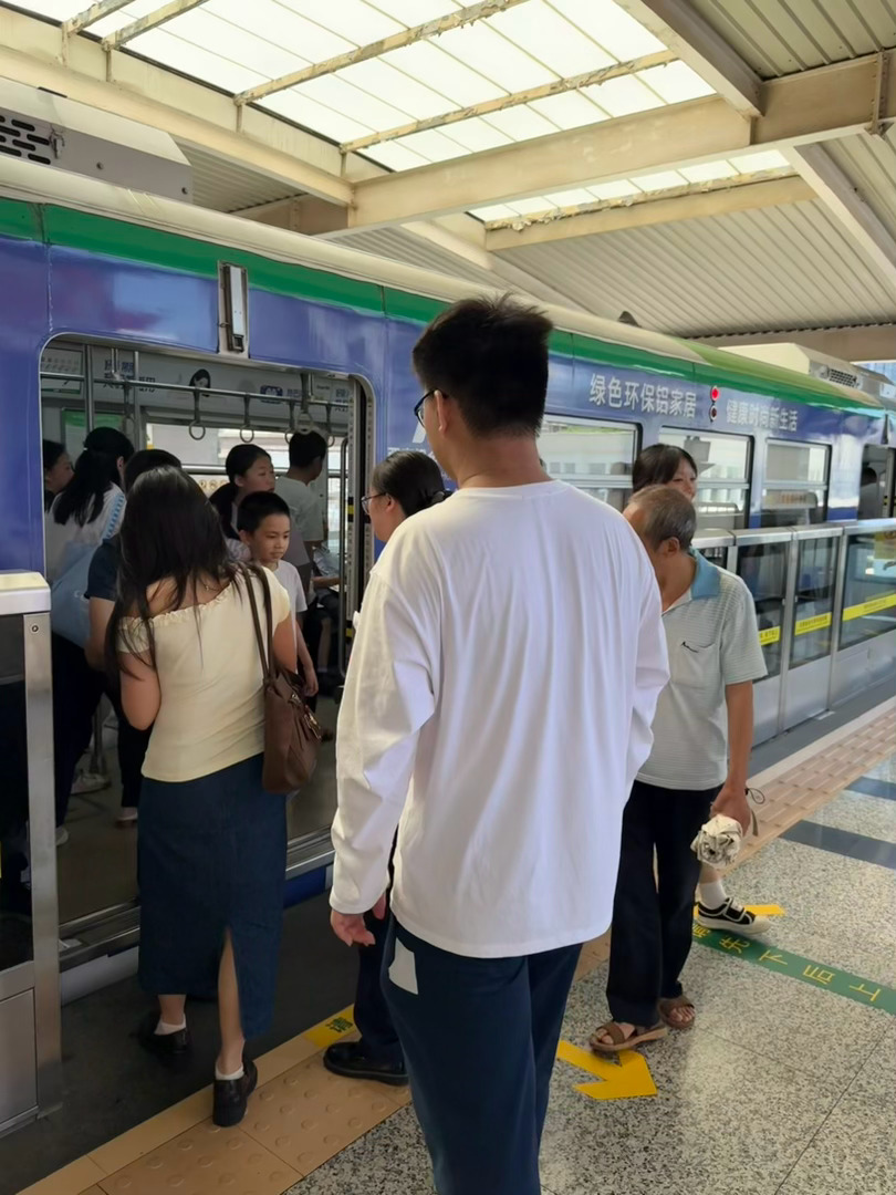 真的是好大一只～