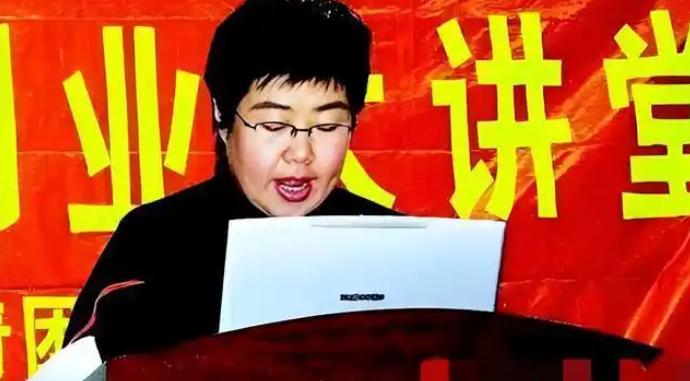 档案除了性别是真的，其余全是假的！
 
河北无极县的农村姑娘丁增欣，硬是把自己的