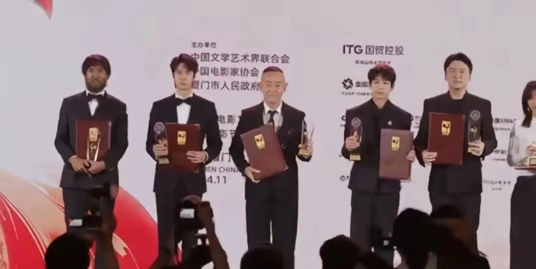 沈腾这是自我放弃了吗？还是知道自己得不了奖不耽误功夫了。
  金鸡奖的最佳男主提