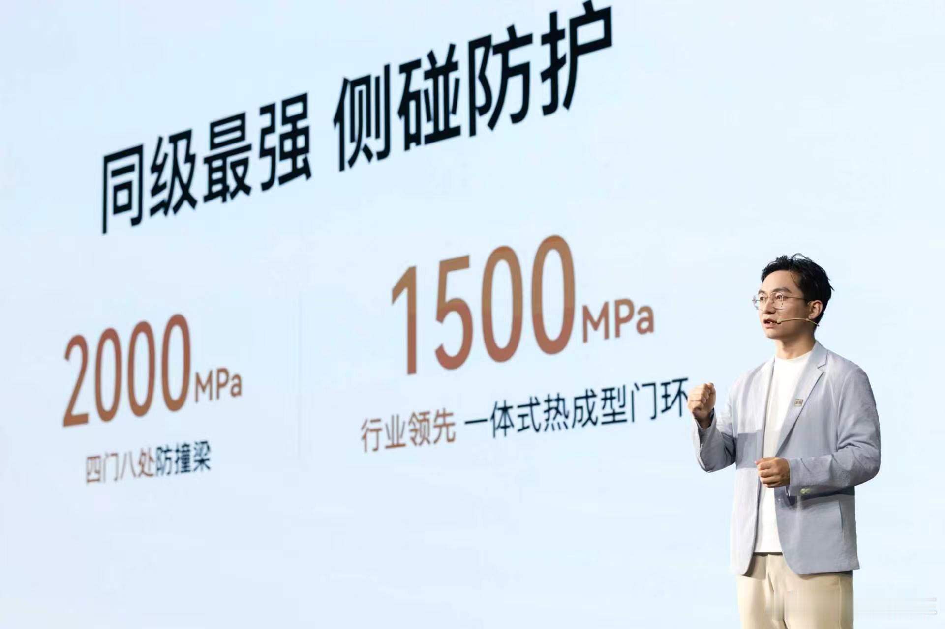 华境S 华为乾崑科技旗舰大六座上市超级置换价14.98万元起15 万级唯一标配华