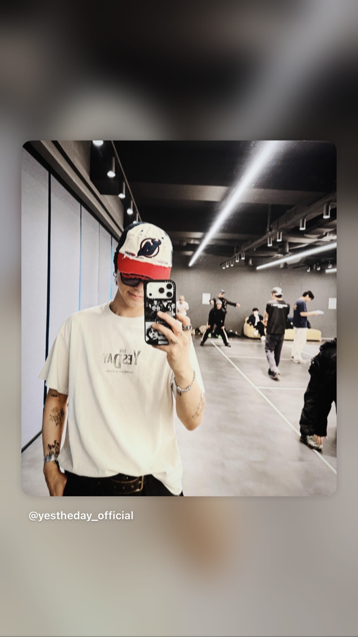 “CB百蓝_。260402金钟云 ins story更新： 