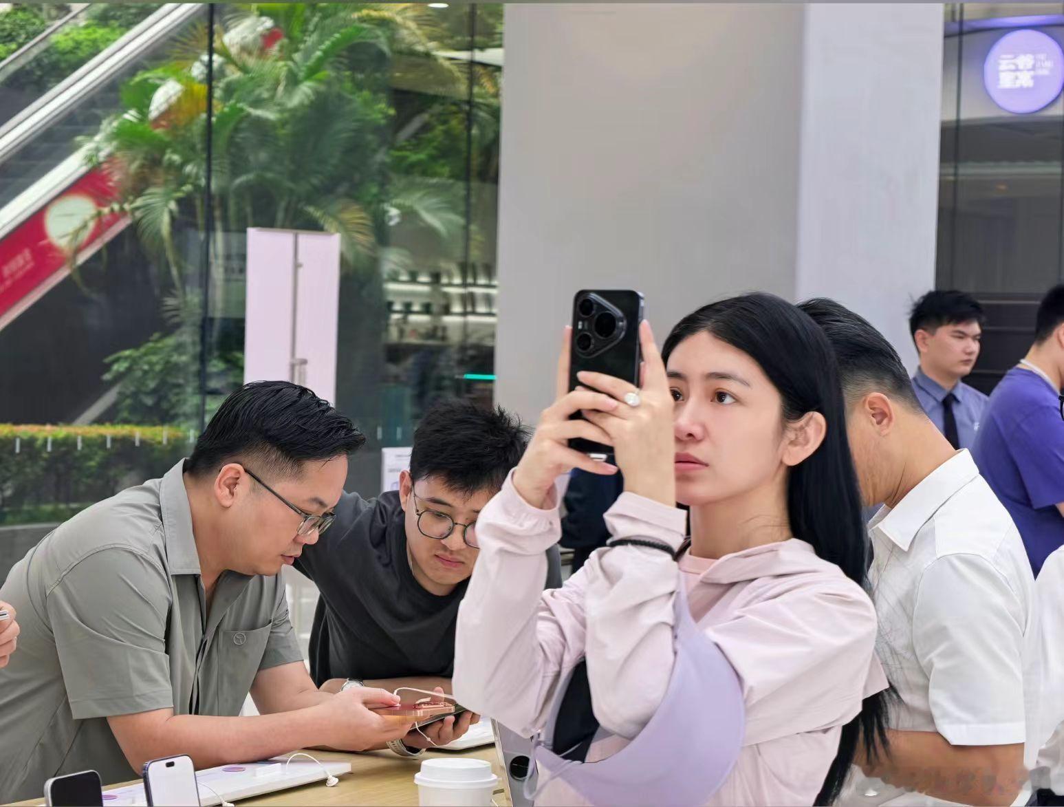 前几天换机一堆渠道上的朋友都聊到了华为新上市的Pura 90---缺货。一个个的