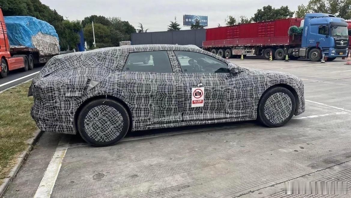 对于瓦罐迷来说有多一款旅行车肯定是喜闻乐见的！看样子阿维塔要出一款旅行车车型，目