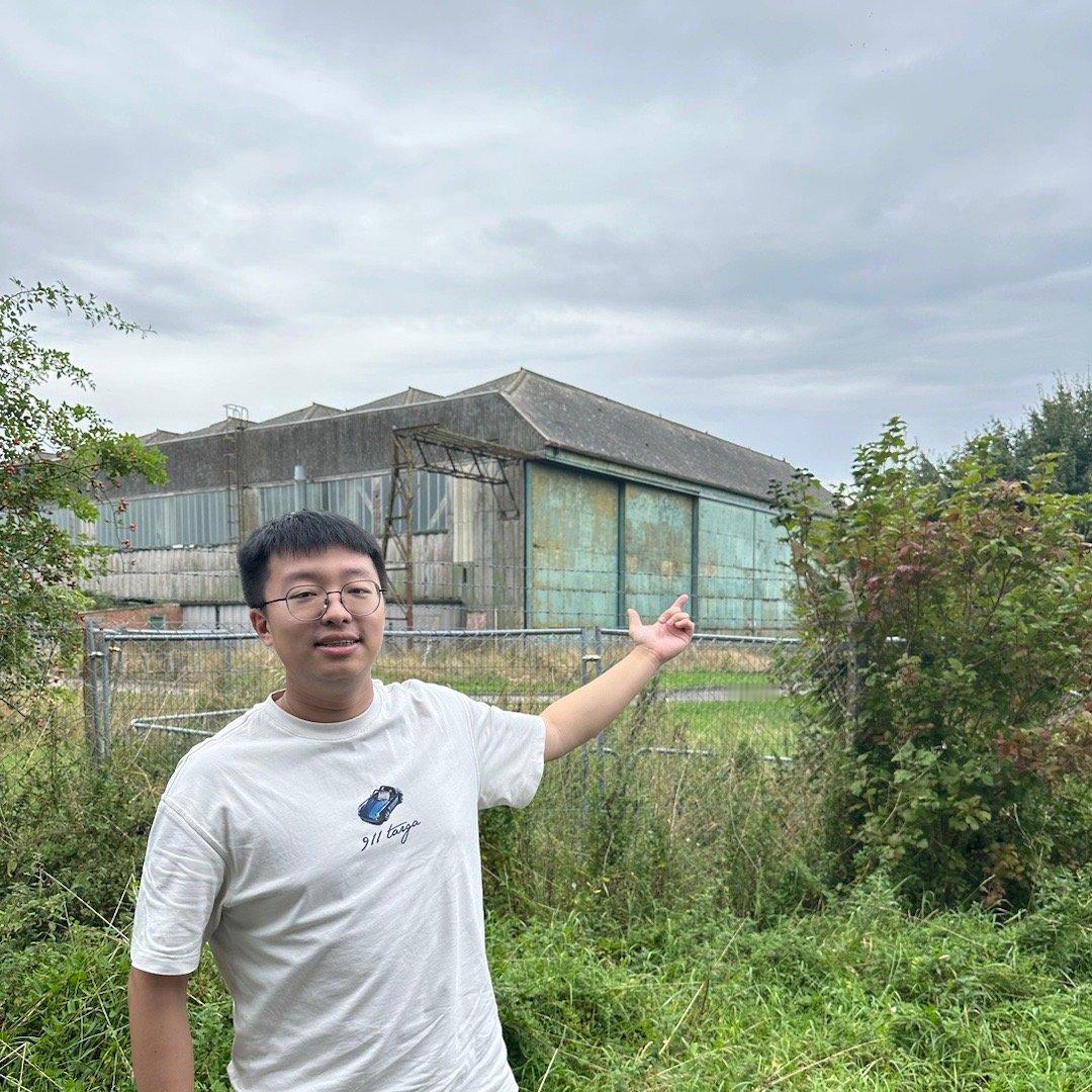 #与三剑客同行# 最后一站：埃博拉赛道和机场一样，也荒废了，变成了私人领地，平常