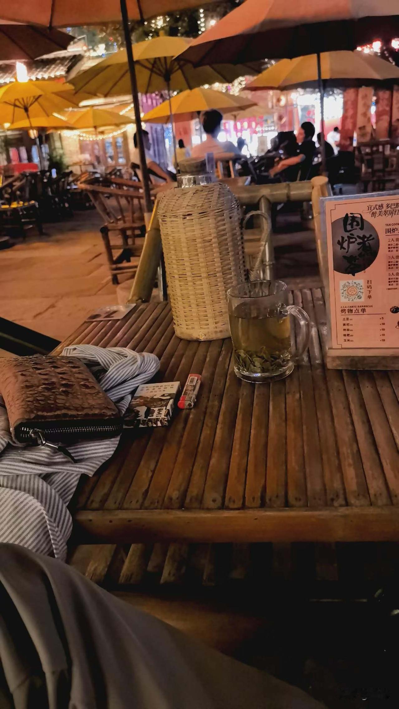 最近手机的图片太多了有些卡顿，于是我用一句指令让“小艺”帮我把图里的知识点提取成