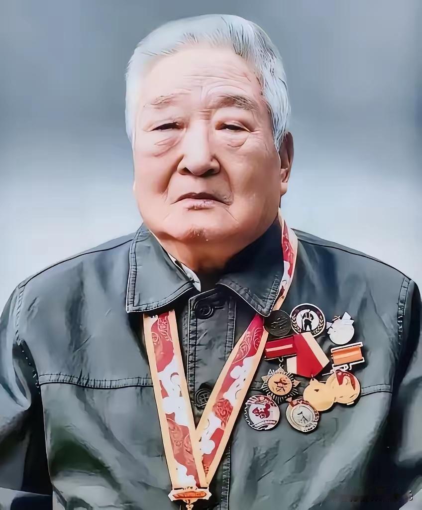 2024年6月，昆明学院一位96岁的离休教师去世了。学校按惯例开追悼会，工作人员