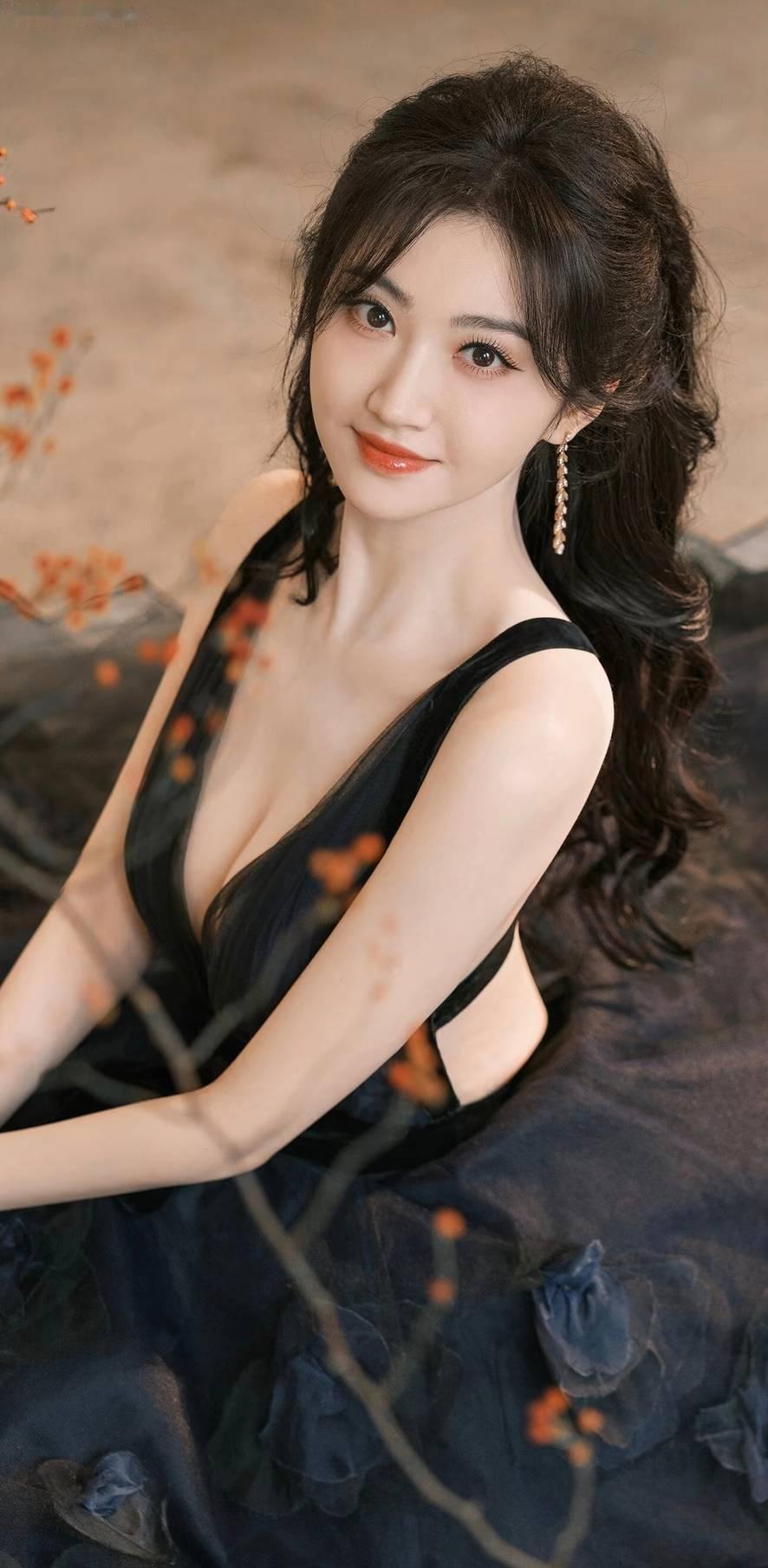 呵呵，原来富贵花也是整个容的，一直以为富贵花是原生态的，搞了半天原来富贵花也是人