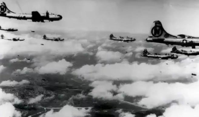 1951年11月23日，朝鲜上空。

刘玉堤驾着米格-15准备返航，油快耗尽，弹
