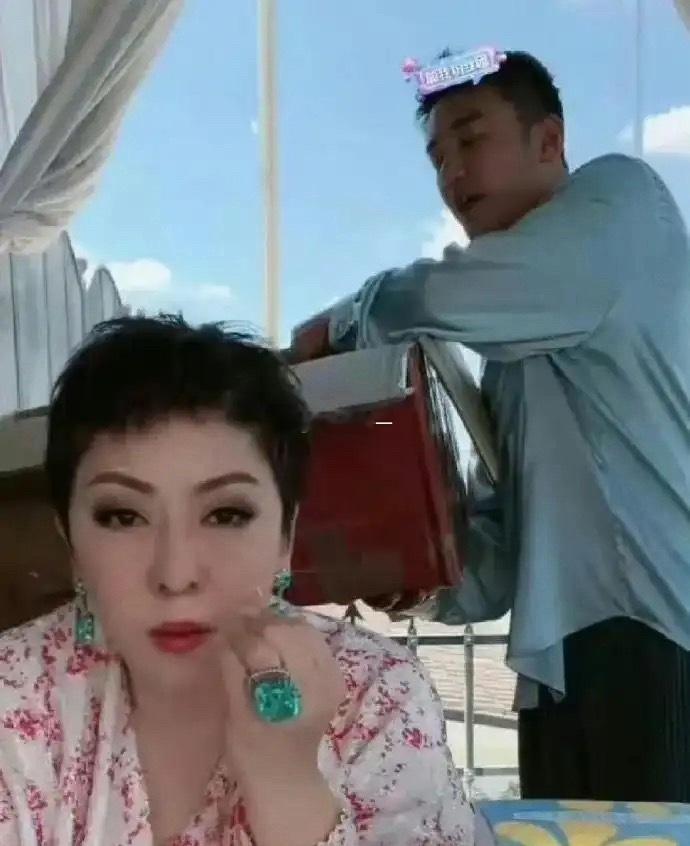 假的都不敢做这么大的吧 