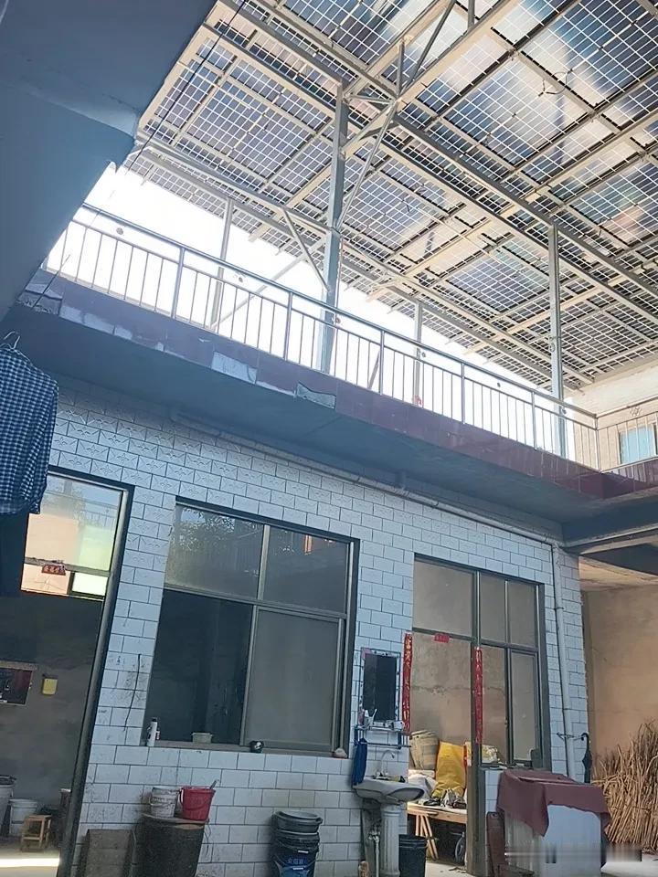 我们这里快热死求了。也不下雨。我是那也不想去，只是坐在家里。要不是家里装上太阳能