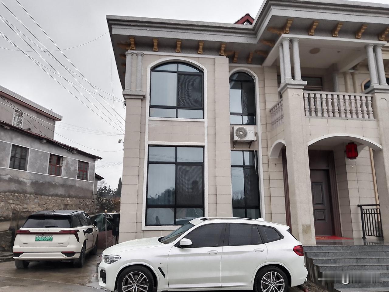 堂兄的傲慢终于在收起！
堂兄的眼睛终于在平视！

高傲也要资本，堂兄的高傲自负确