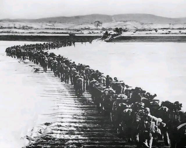 1953年7月13日夜，志愿军在攻夺轿岩山主峰的战斗中，本以为败局已定，料想因为