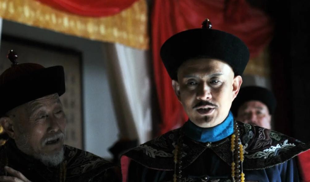 两次判死刑，两次被捞出来，最后还混上了太子太保。
 
1780年，清朝官场炸出一