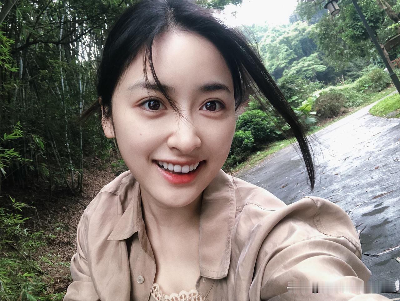 沈月分享图片