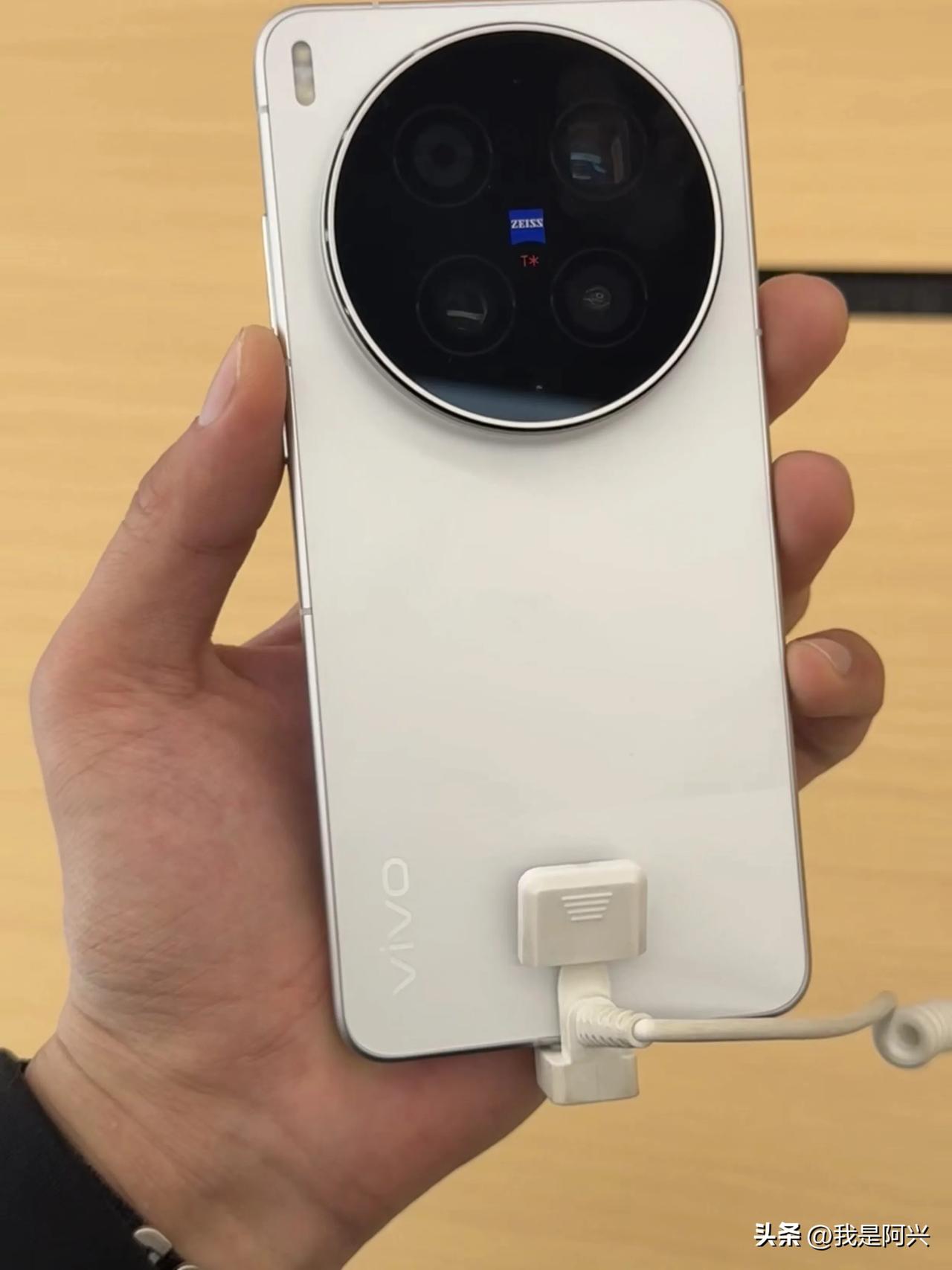 vivo X300 Ultra线下实拍。