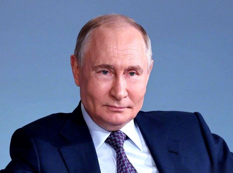 俄罗斯普京，突然要“接盘”伊朗的浓缩铀。
这一下，等于直接把美国和以色列顶在伊朗