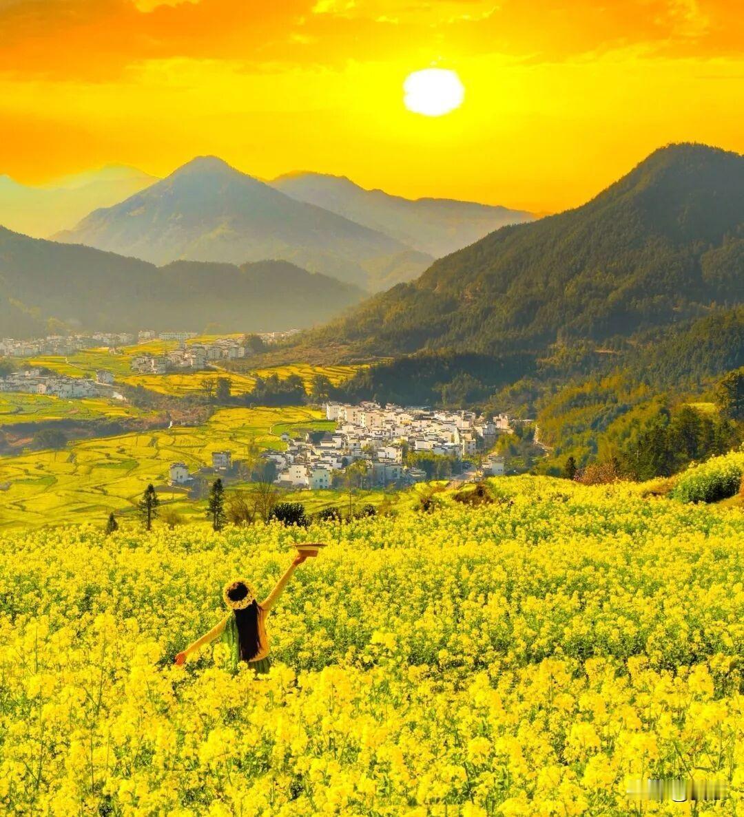 上联:朝迎旭日心情暖
下联:夕送晚霞家业兴
横批:幸福安康