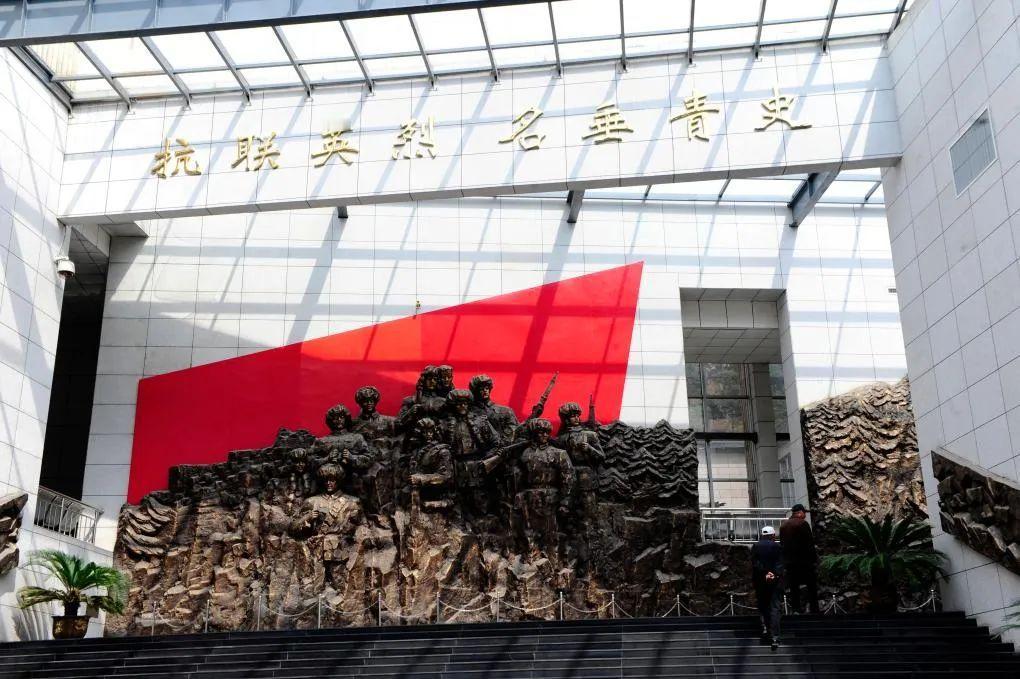 只有东北人知道这个镜头多催泪
三万多东北抗联到1945年抗战胜利就剩下三百多人了