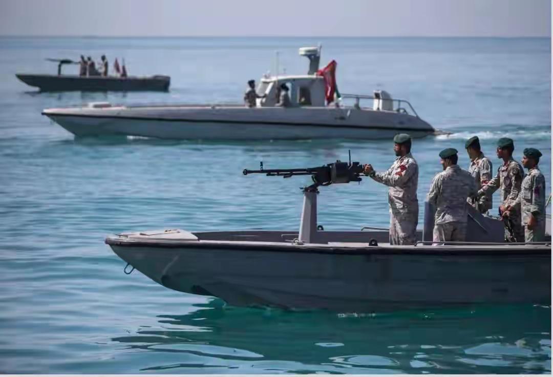 当地时间4月18日，

海事情报公司“油轮追踪者”网站在社交媒体发布震惊消息：两