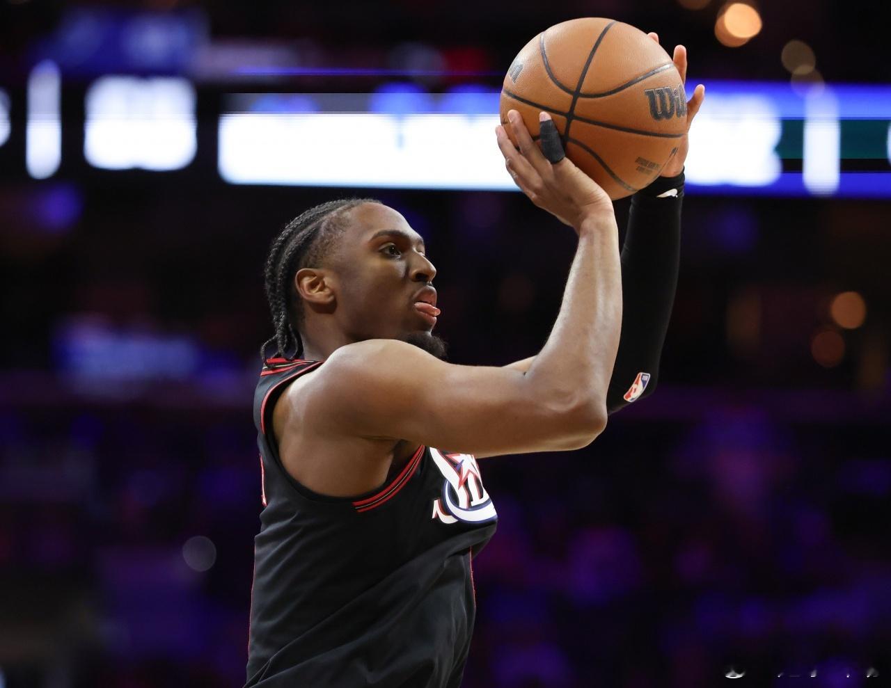 5月7日讯 NBA季后赛，76人102-108不敌尼克斯，大比分0-2落后，76