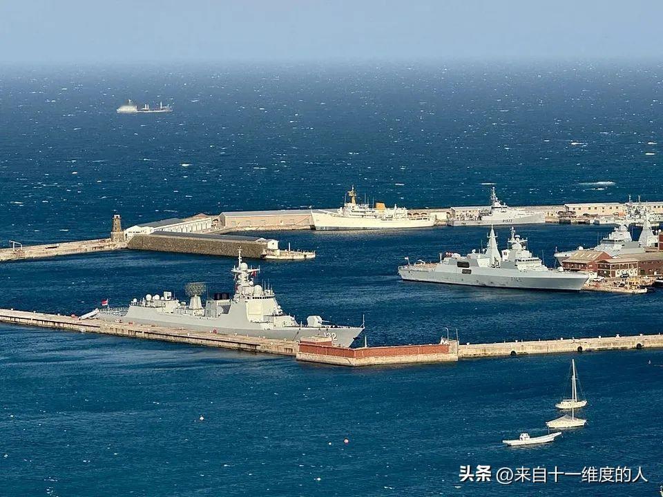 1月9日，来自南非、中国、俄罗斯和伊朗的军舰在南非西蒙镇海军基地集结，参加“和平