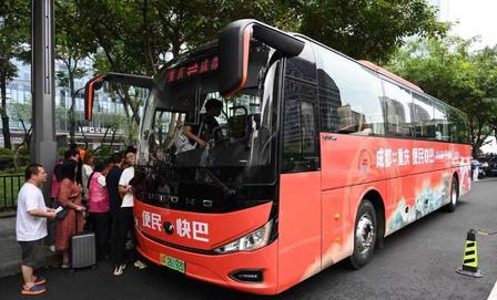 高铁遍地开花，被宣判淘汰的大巴，凭 1/5 票价杀回来了

很多人以为，长途大巴