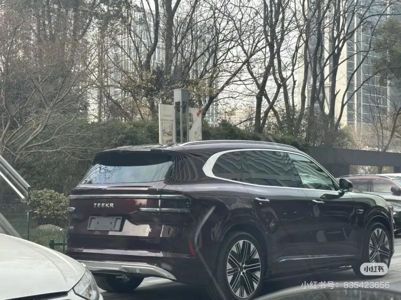 去伪装—极氪8X有点像星越和bmwX5的结合体 