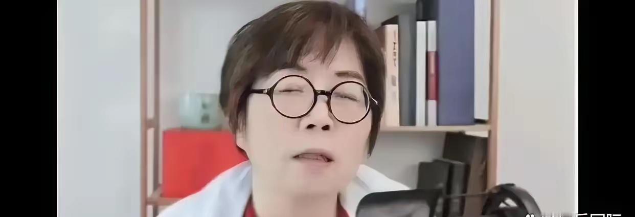 黄智贤女士终于放开格局。

​​​​​​近日，黄智贤女士在其微博上回应馆长陈之汉