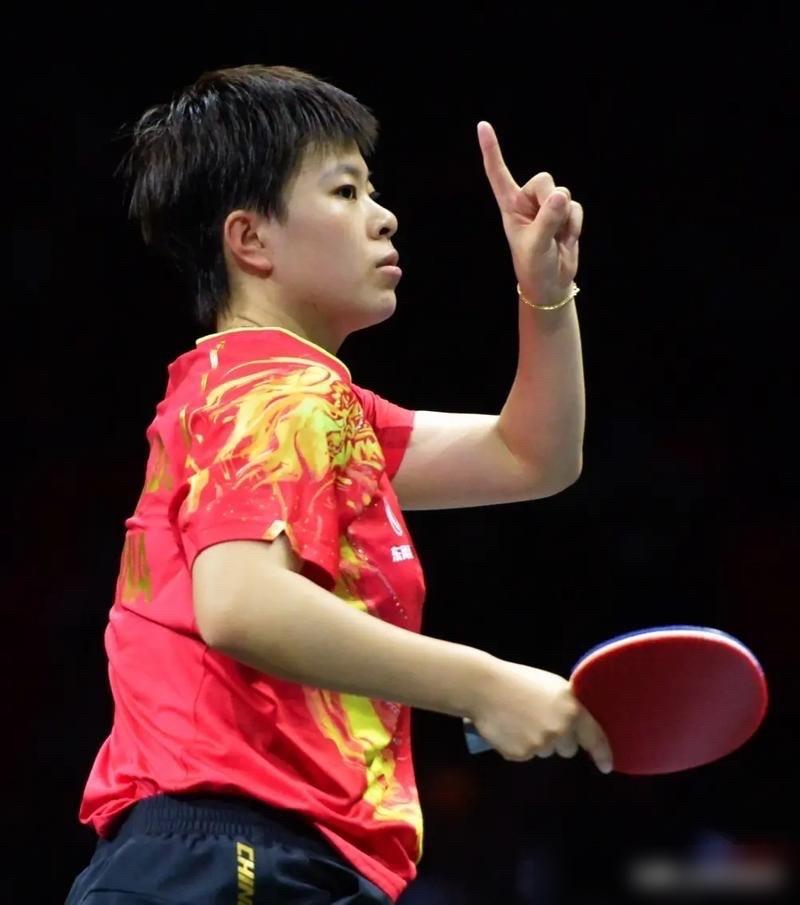 现在的国乒，有2 位球员处境“很尴尬”！
梁靖崑，梁靖崑明年 30 岁，客观来