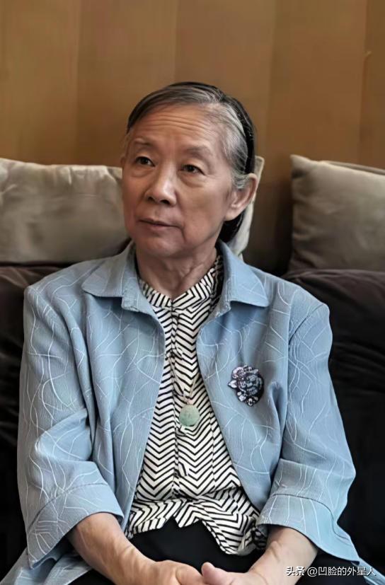 今年82岁的林豆豆，独自居住在北京老城区的一座老房子里。既不使用智能手机，也不接