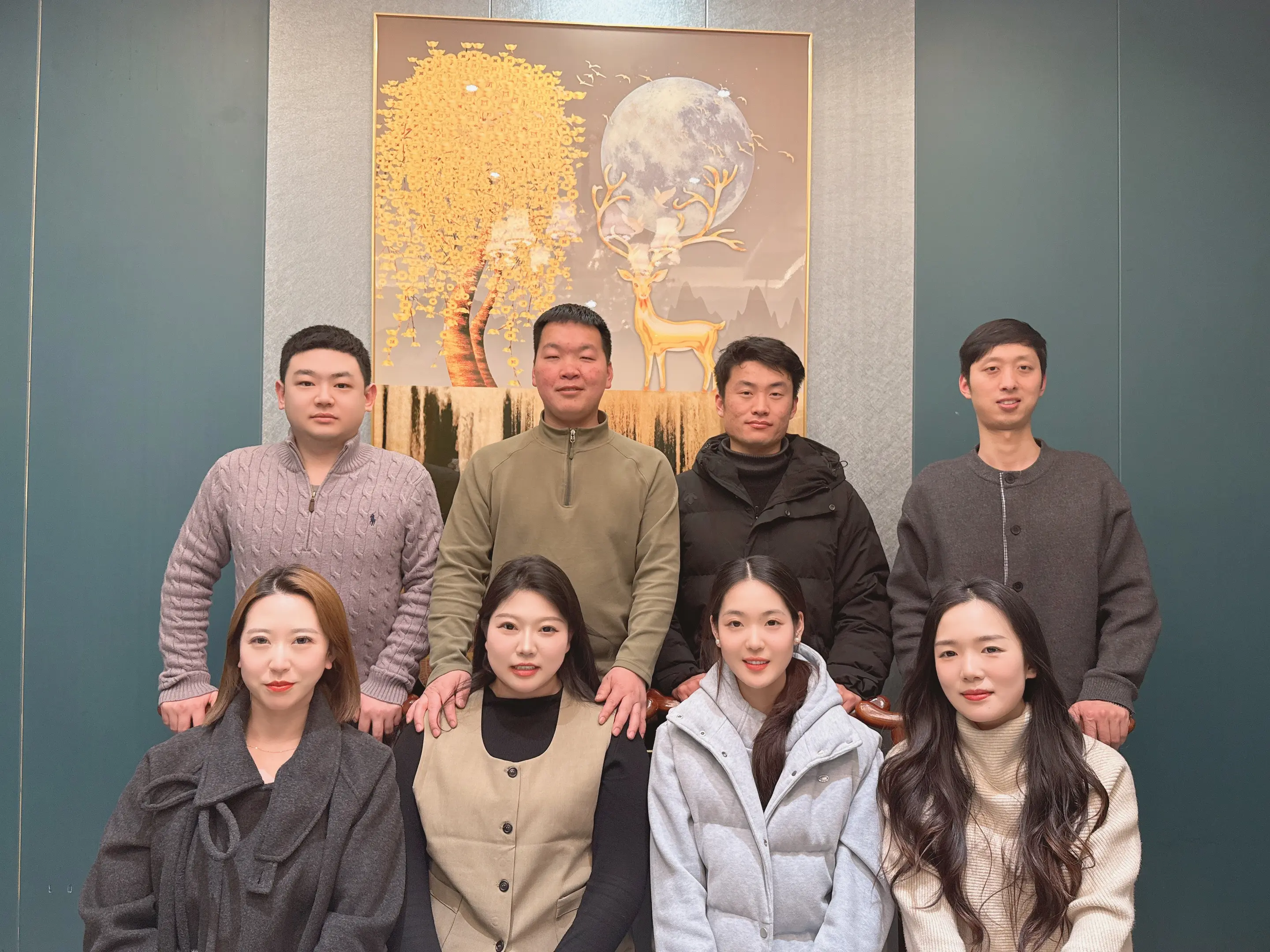 朋友在旁 爱人在侧 此刻幸福具象化